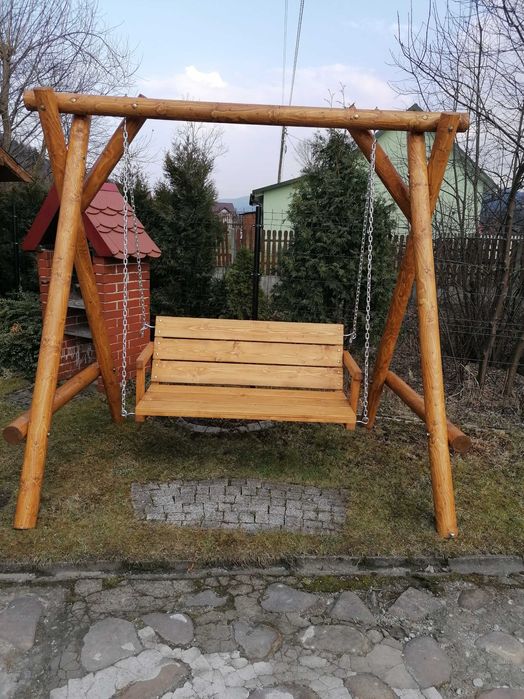 Huśtawka ogrodowa z bali toczonych