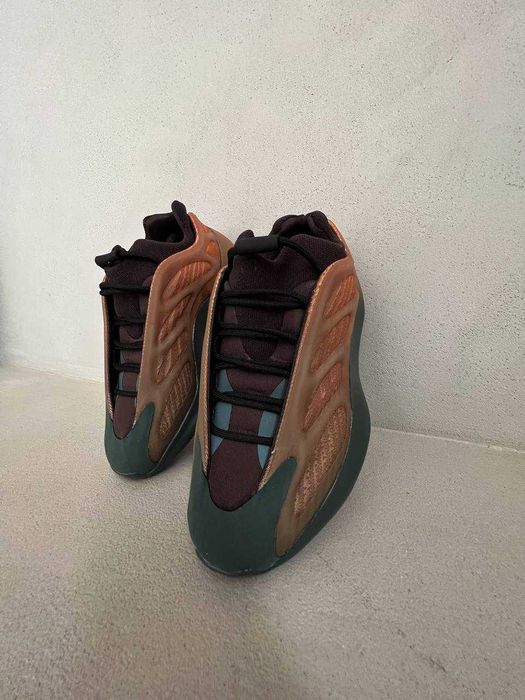 Yeezy 700 Fade / Buty