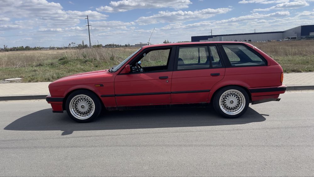 BMW E30 316i Touring 1993  Slick Top
