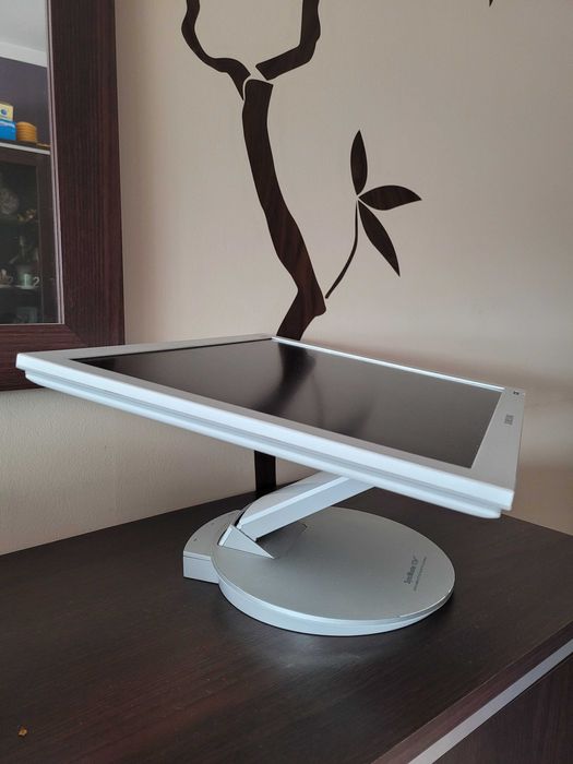 Monitor Samsung SyncMaster 173P srebrny.