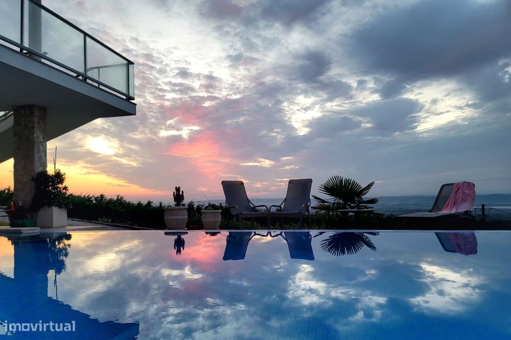 Exclusividade e Vistas de Mar e Serra em Serra do Bouro
