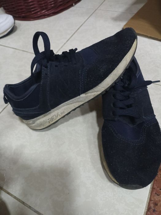Sapatilhas azuis usadas