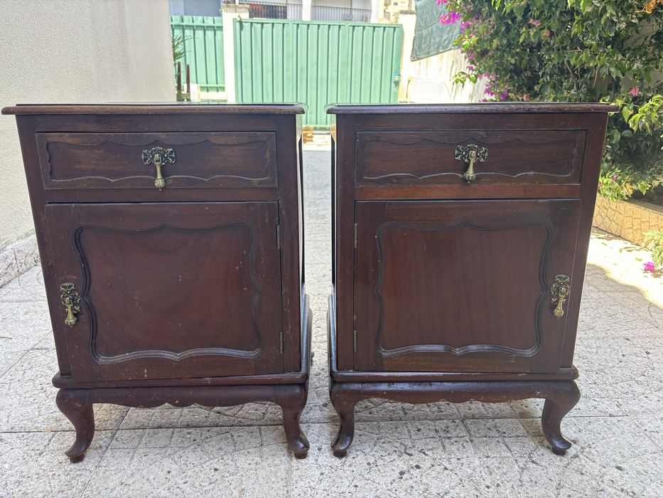 Conjunto  duas mesas de cabeceira