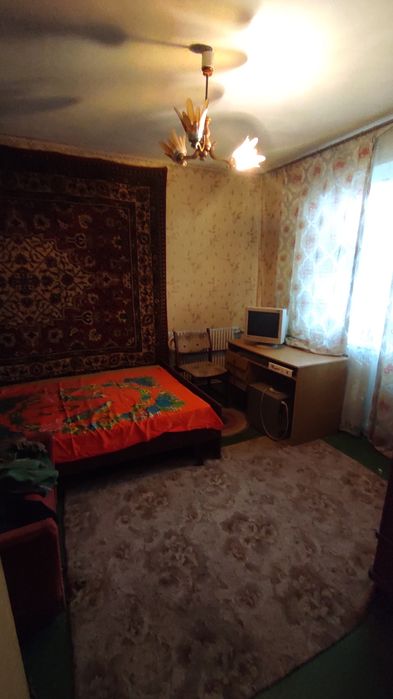 Продам 3 комн квартиру с холлом в центре Верхнеднепровска