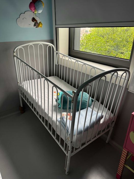 Berço de grades em bom estado
