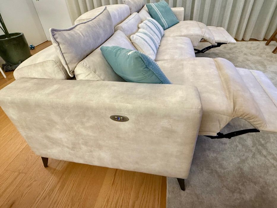 Sofá  com chaiselong elétrico