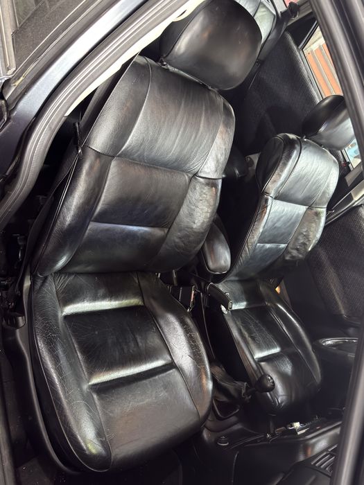 CONJUNTO DE BANCOS E QUARTELAS EM PELE OPEL VECTRA B