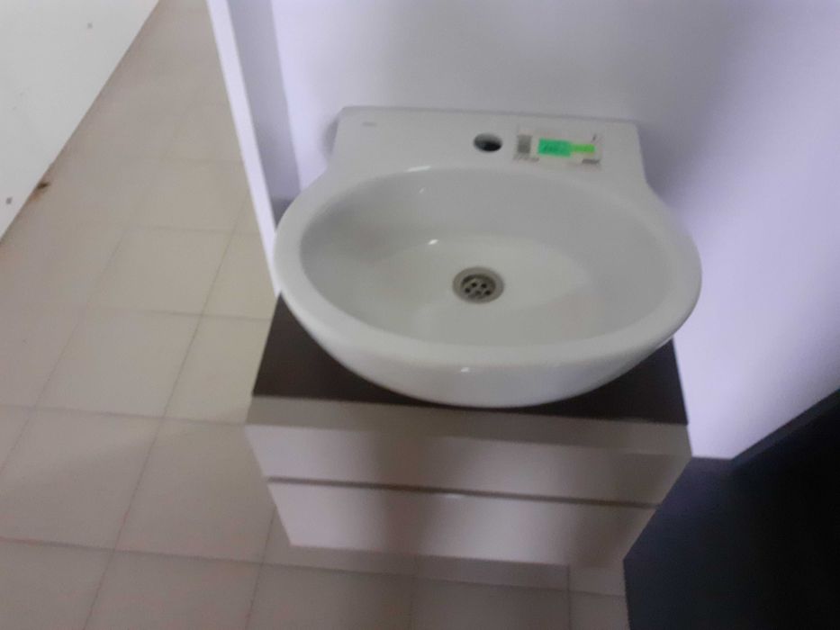 Szafka wisząca z umywalką na blatową  KOŁO