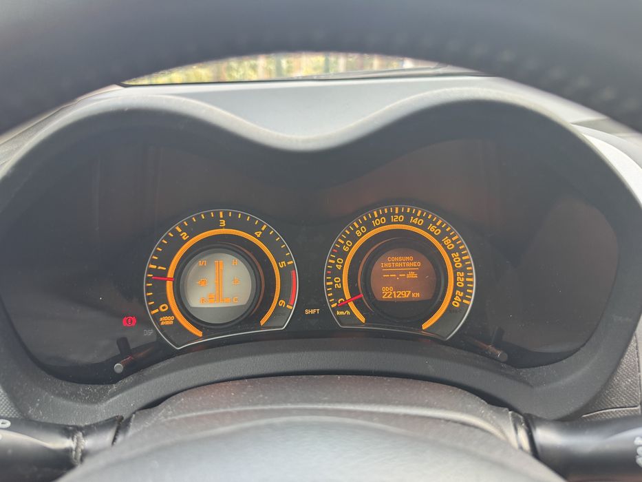 Toyota Auris 1.4 D-4D 90cv | 2009 | 221.000 km | Comercial
