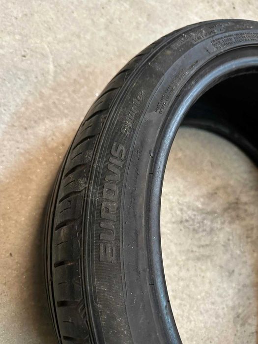 34 - Pneu roadstone 235/40 r 18