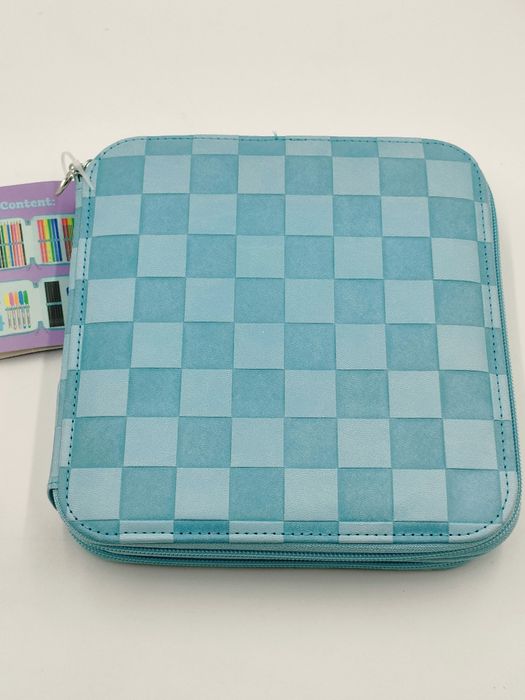 Piórnik z wyposażeniem