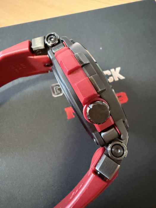 Idealny Ducati G-shock MTG B1000B komplet