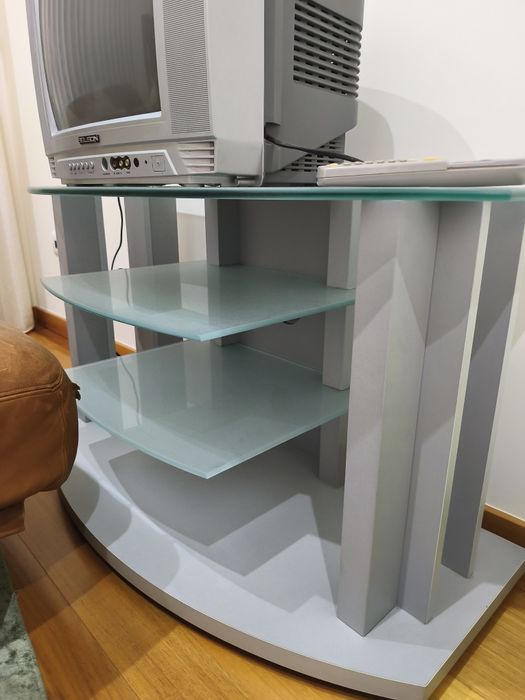 Móvel de mesa muito bom