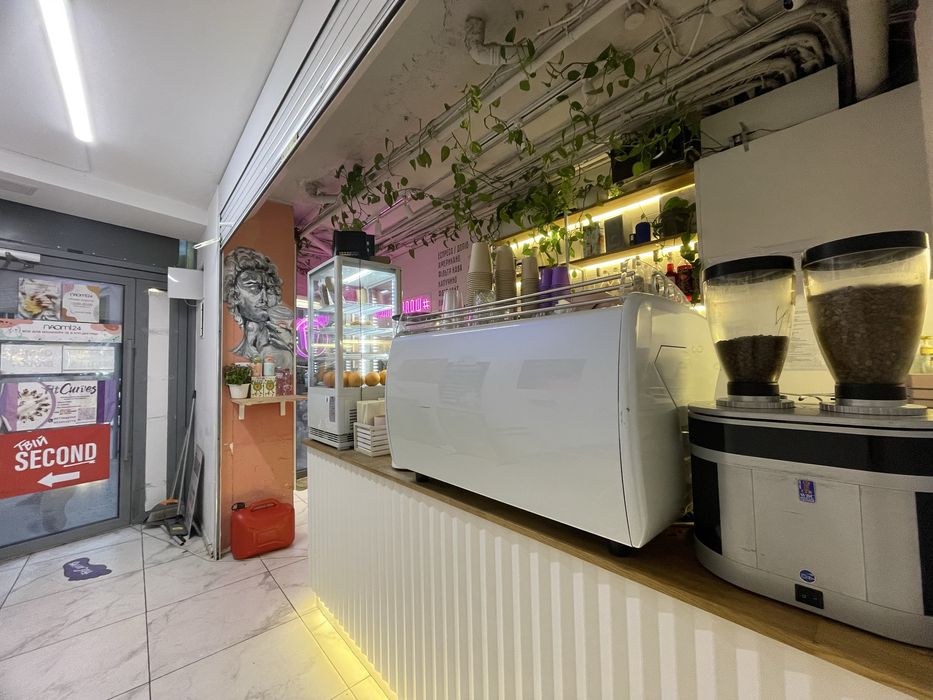 Терміново! КАВ'ЯРНЯ - 4 роки, фасадний вхід