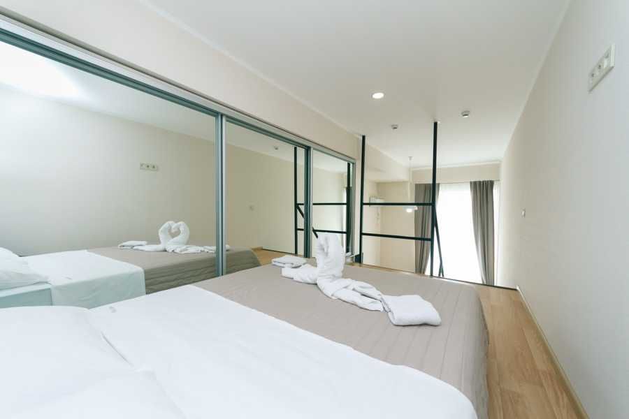 Здам подобово стильні дворівневі апартаменти, біля метро Берестейська.