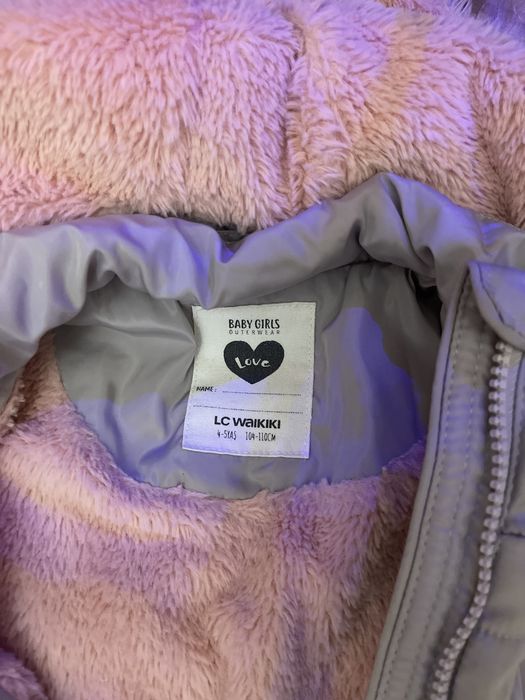 Куртка на дівчинку