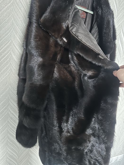 Шуба норка класична а також жилетка з песця.