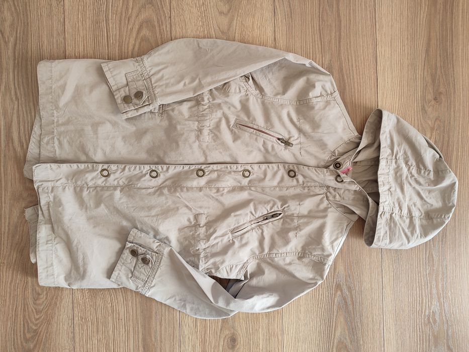 Beżowy płaszcz Zara parka