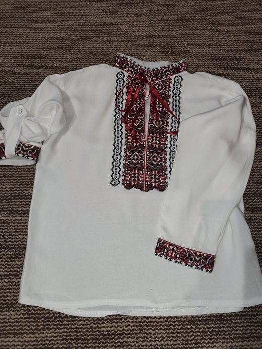 Продам вишиванку на 6-7 років в ідеальному стані