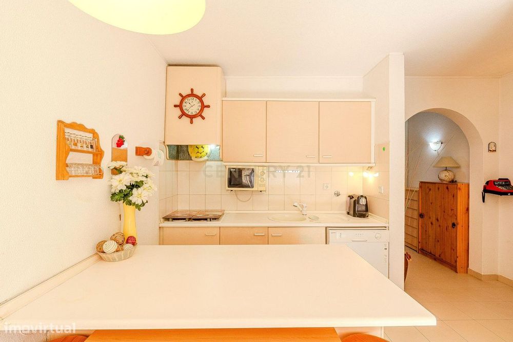Apartamento com um quarto no centro da cidade, em condomínio fechado c