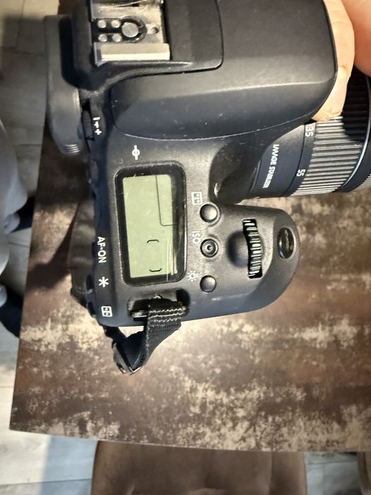 Canon EOS 77d kit is (18-55)