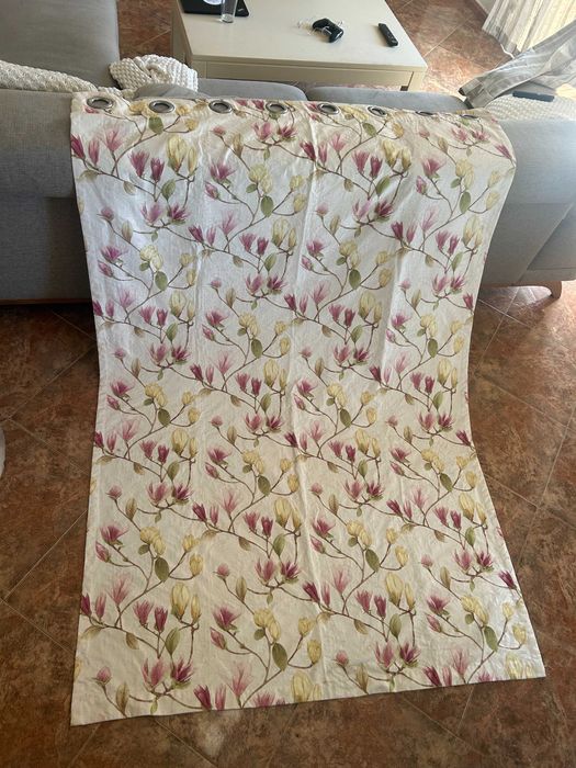 Cortinados Gato Preto x 4 com oferta de 2 mantinhas.