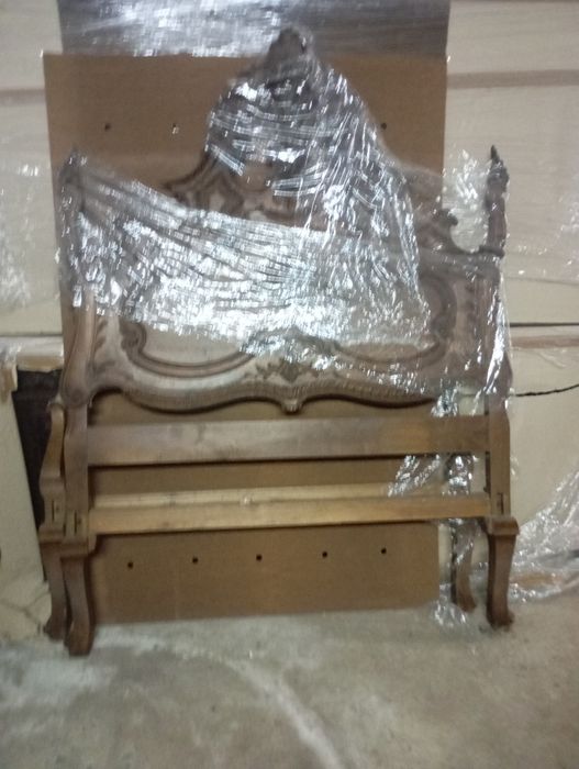 Vendo esta cama de casal muita bonita bom estado