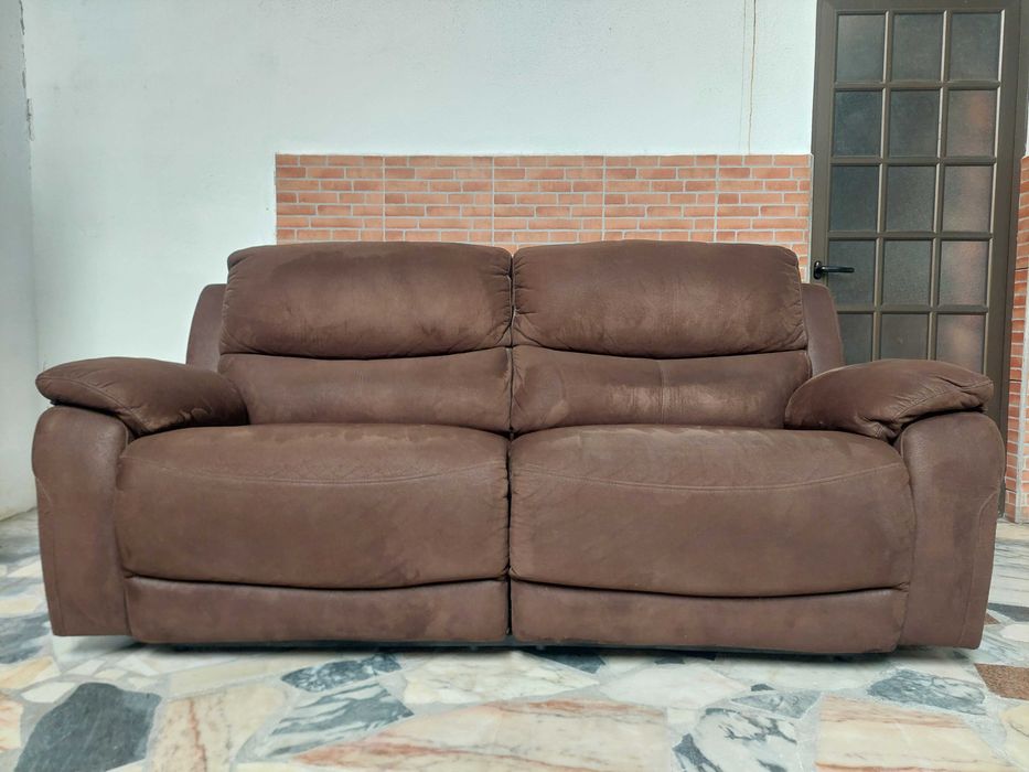 Vendo Sofá de 3 Lugares em Pele, com Relax Duplo