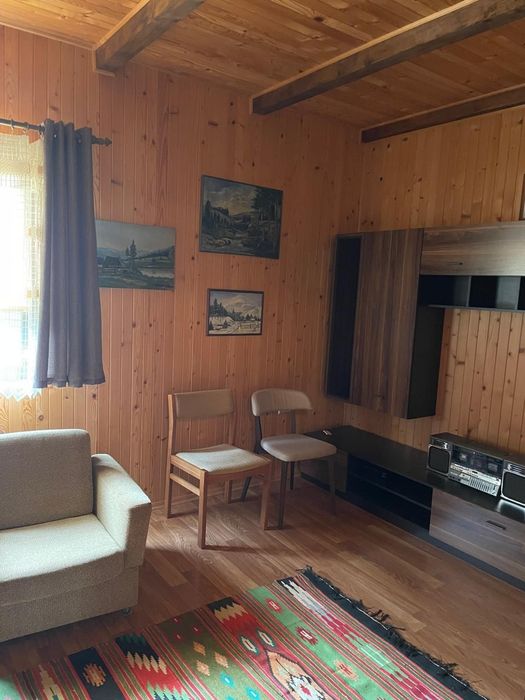 Продаж будинку 192 м2 в с. Шешори 11 сот. землі та гуцульський будинок