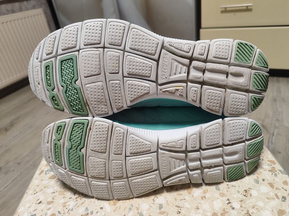 кросівки Skechers р-41
