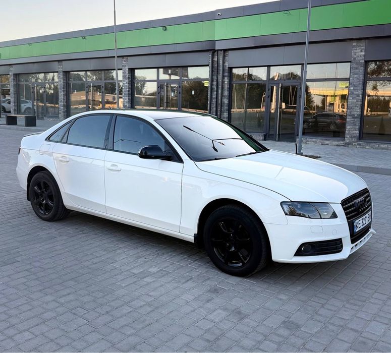 AUDI A4 Офіційне авто