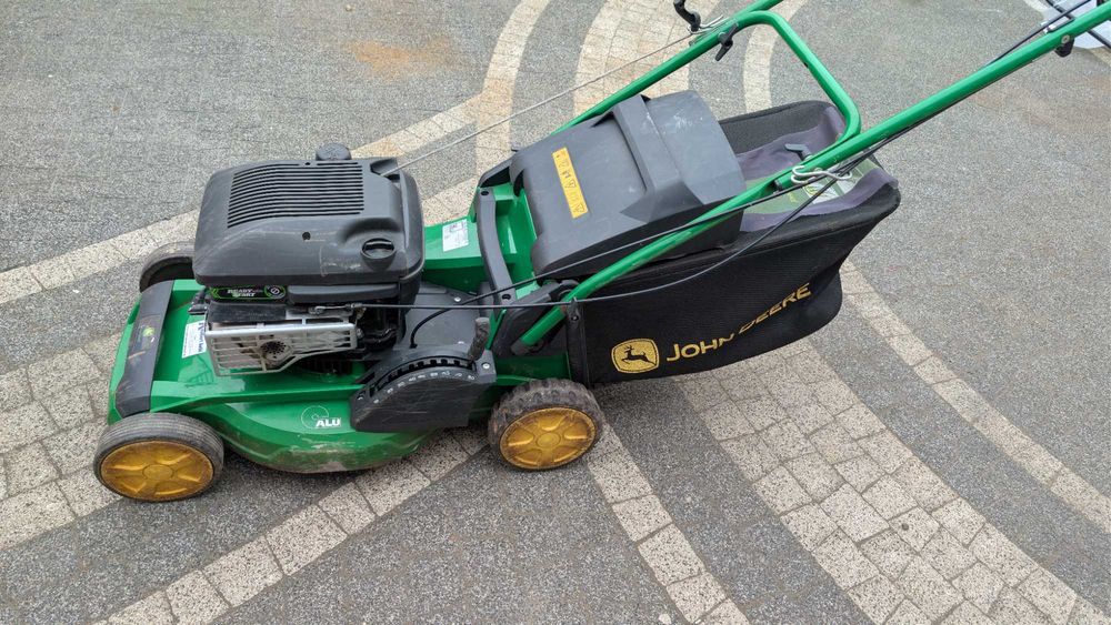 Kosiarka spalinowa John Deere z napędem aluminiowa