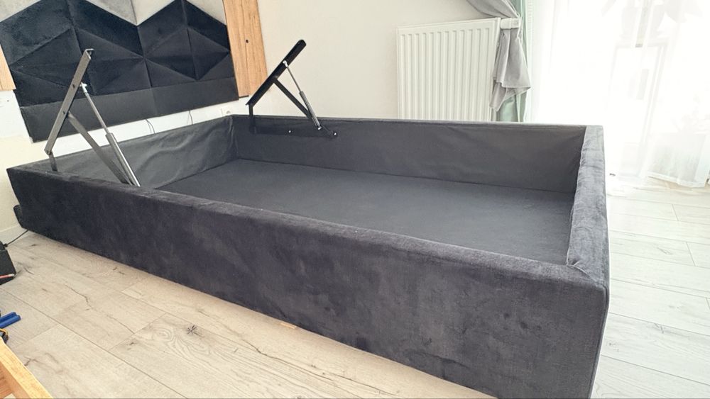 Łóżko tapicerowane czarne