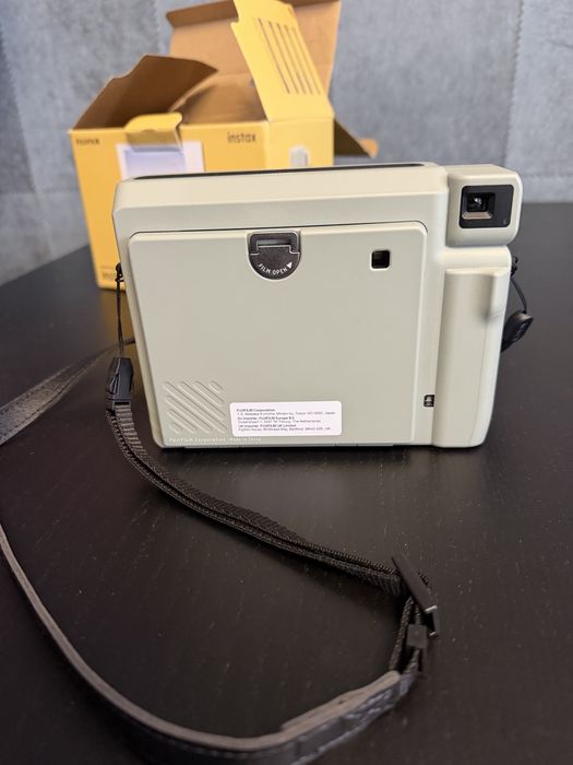 Фотоапарат миттєвого друку INSTAX WIDE 400