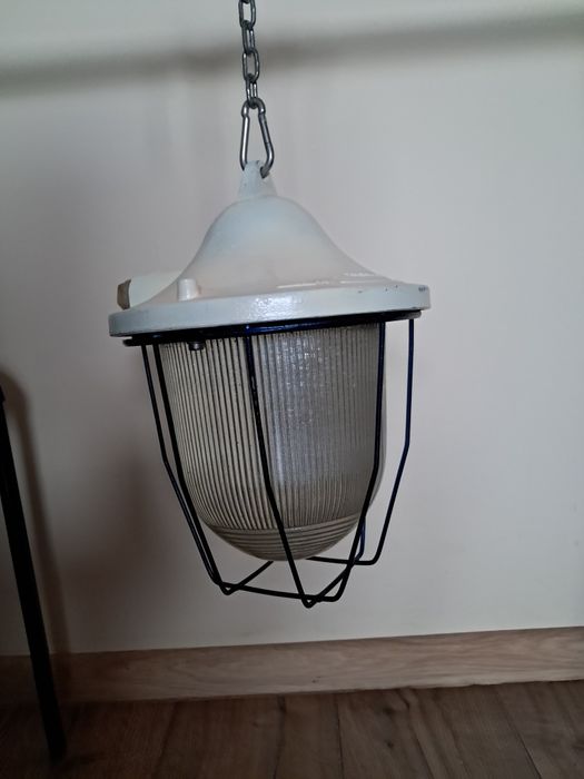 Lampa przemysłowa loft, czasy  PRL-U . POLAM - GDAŃSK, FSM