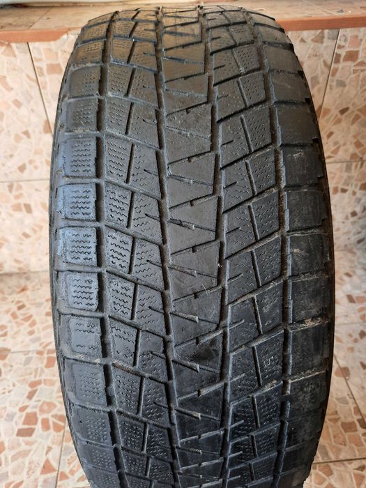 Bridgestone Blizzak DM-V1 265 65 R17
