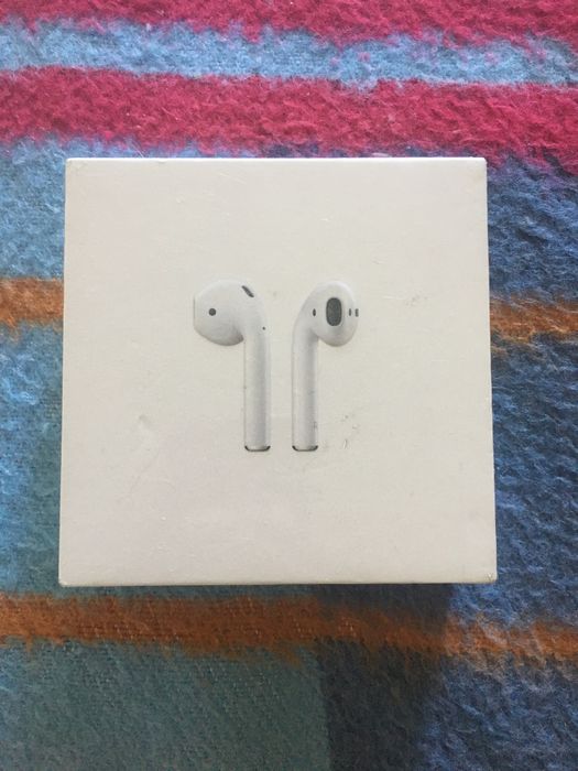 Беспроводные наушники с зарядкой Apple