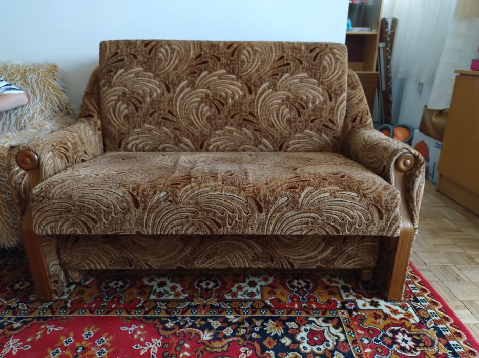 Kanapa dwuosobowa rozkładana w stylu retro