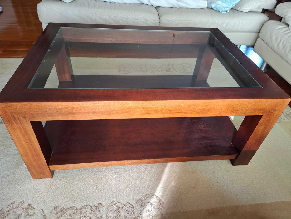 Mesa de Centro em madeira maciça com vidro 110x80 cm