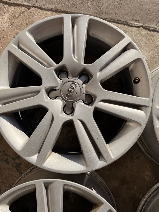 Felgi do audi  A4 A5 A6 7.5J R17 ET45 8K0601025B R*2* KOMPLET PROSTE