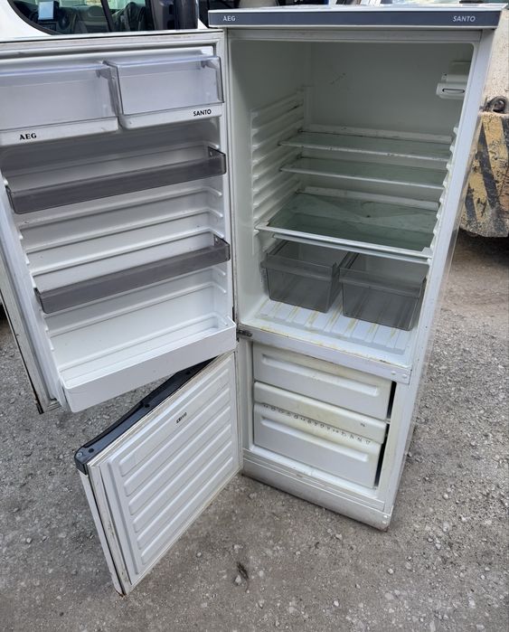 Холодильник з морозильною камерою