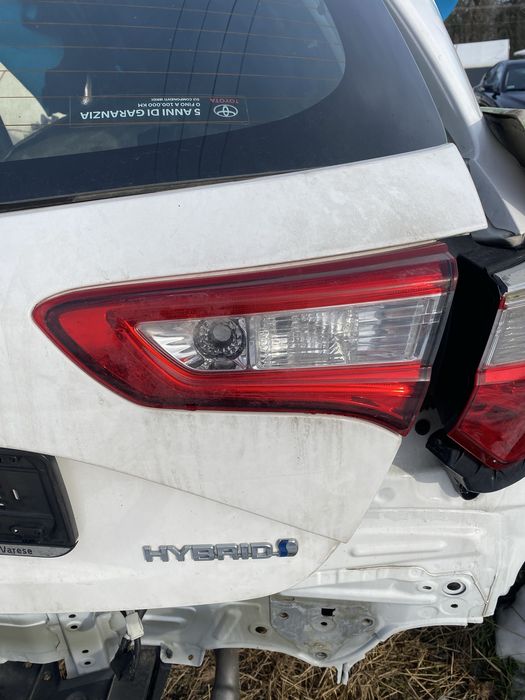 Toyota yaris III LIFT lampa w klape lewa