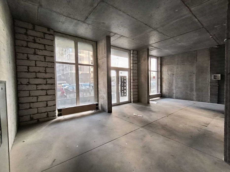 ЖК «Варшавський». Фасадне приміщення Open Space 71 м²