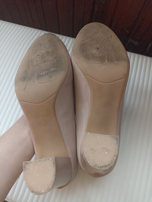 Туфлі жіночі лакові  бежеві