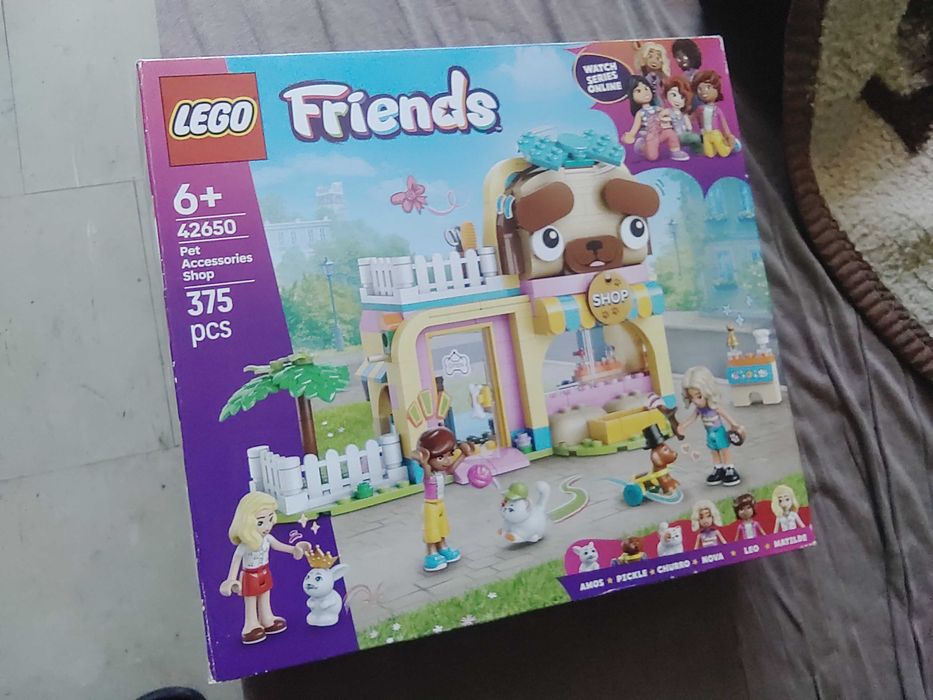 Puste pudełka po klockach Lego