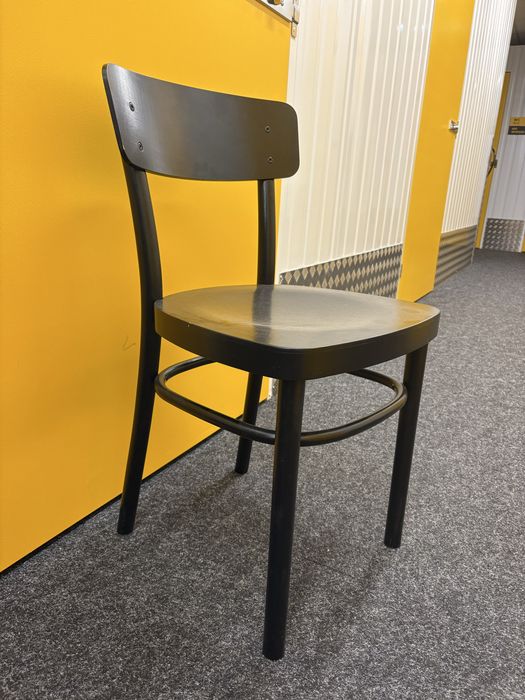 Cadeira IKEA de madeira e metal