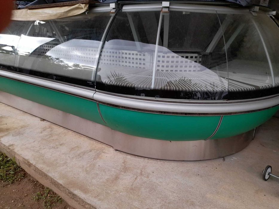 Vitrine, câmara frigorifica, e todos os utensílios de talho