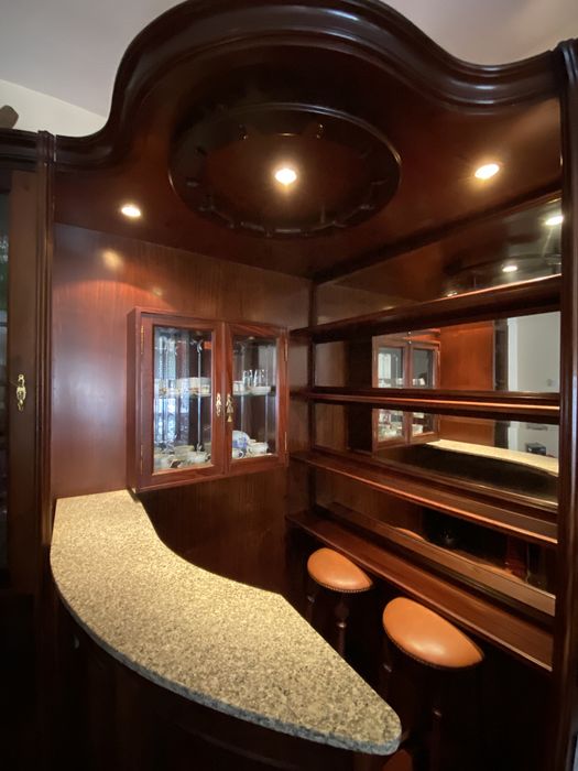 bare de sala com luzes(urgência)