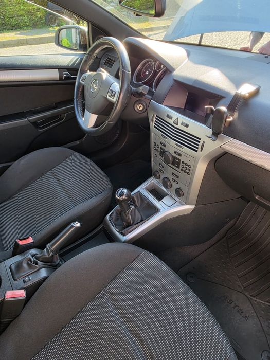 Opel Astra GTC — fotografia 3