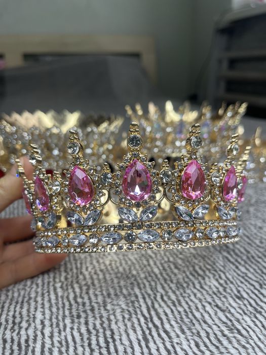 Корона на торт. Металева корона. Діадема на свято.